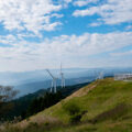 風車が立ち並ぶ澄んだ絶景「青山高原」